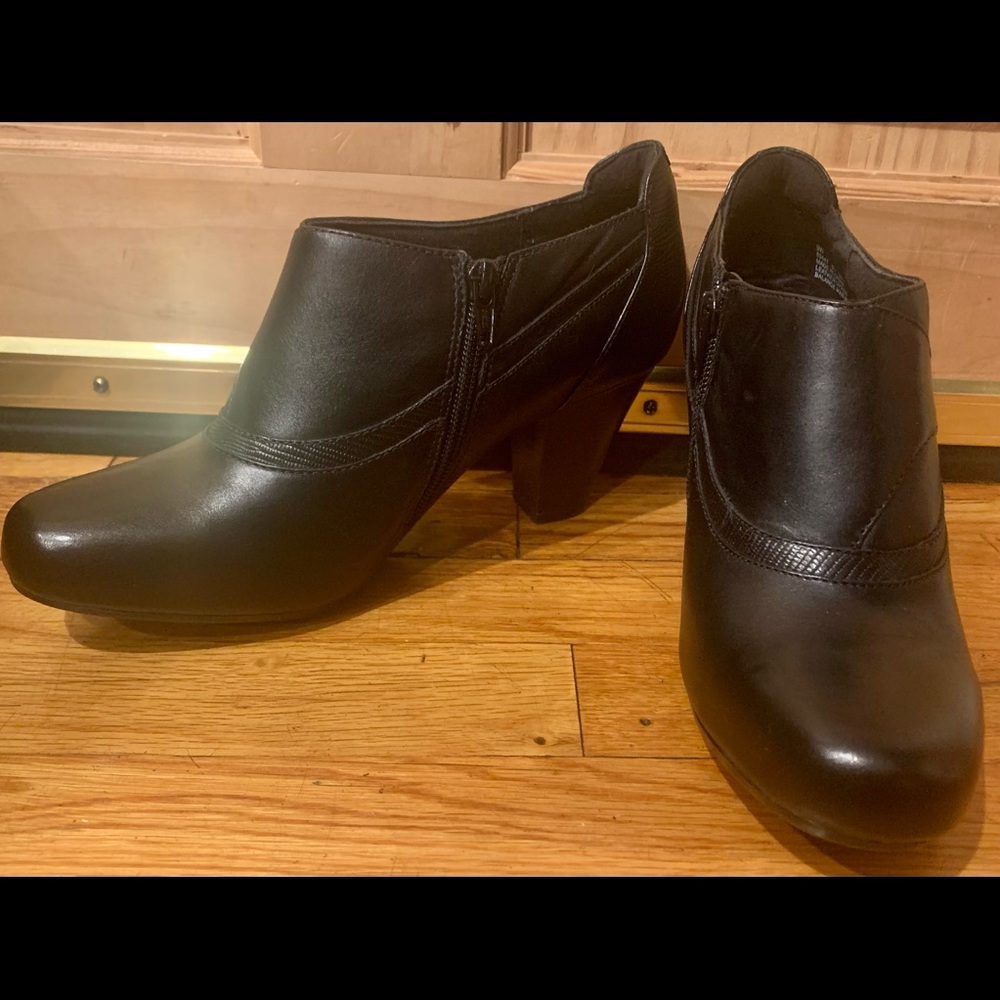 Clarks Black Leather Ankle Boots Size 9W- Brand New w/o box or tags.